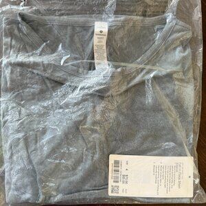 BNWT Lululemon Fall in Place Short Sleeve Size 4